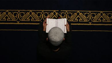 طالب المتابعون بالعمل على غلق القناة