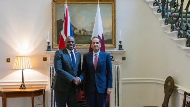 رئيس مجلس الوزراء وزير الخارجية القطري محمد بن عبد الرحمن بن جاسم خلال لقائه وزير خارجية المملكة المتحدة ديفيد لامي في لندن