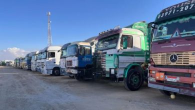 ٣٣ شاحنة إغاثة متوقفة منذ ٦ أشهر قرب الحدود مع مصر