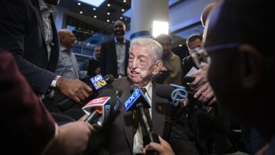 المدرب السابق لفريق كرة السلة للرجال في سانت جونز، لوي كارنيزيكا