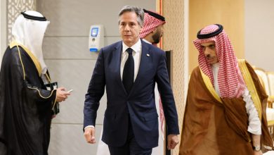 وزير الخارجية السعودي الأمير فيصل بن فرحان بن عبد الله مع المبعوث الأمريكي إلى لبنان آموس هوكستين