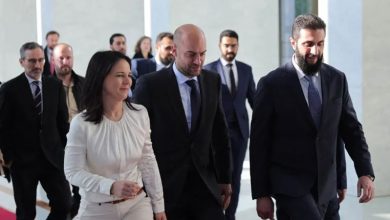 وزير خارجية فرنسا يعلق على عدم مصافحة الشرع لبيربوك