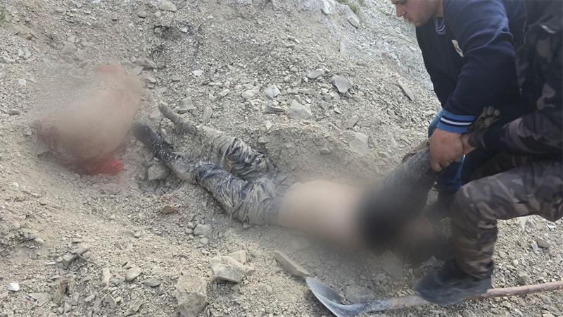 العثور على مقبرة جماعية تضم عناصر من الأمن والشرطة قرب القرداحة