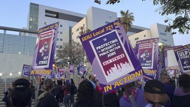 إضراب واسع في لوس أنجلوس يشل المرافق العامة ويغلق المكتبات