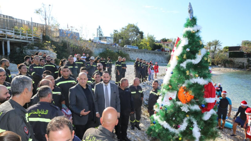 شجرة ميلاد على عمق ٣٠ مترًا في بحر العقيبة