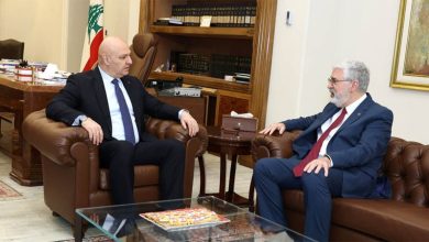 رئيس الجمهورية العماد جوزاف عون مع رئيس الجامعة الأميركية الدكتور فضلو خوري