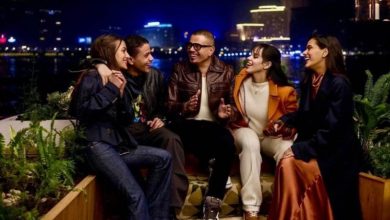 عمرو دياب يظهر مع أبنائه الأربعة في إعلان عائلي