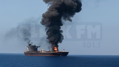 مشاهد تُظهر استهداف ناقلة نفط في مضيق هرمز