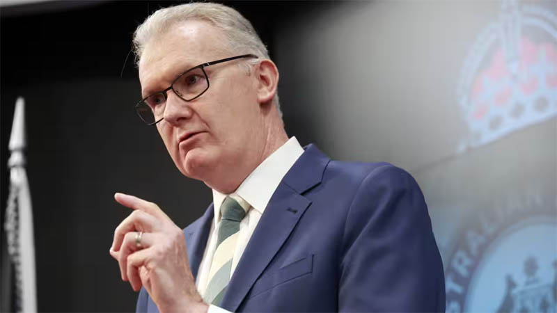 وزير الشؤون الداخلية الأسترالي توني بيرك