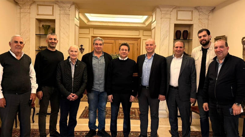 كنعان يستقبل وفد بلدية المتين ومشيخا مهنئاً بعيد الفصح