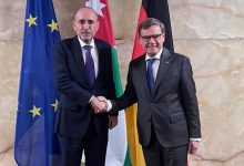 وزير الخارجية الأردني أيمن الصفدي مع نظيره الألماني يوهان فاديفول