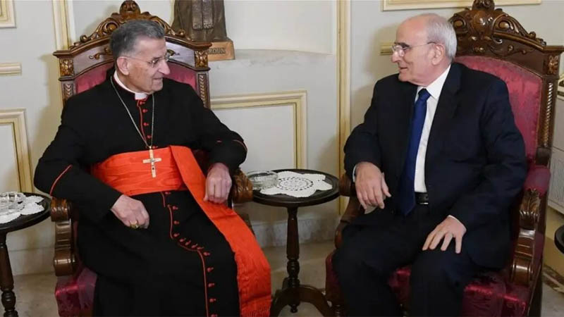 مار بشارة بطرس الراعي ووزير الدفاع اللواء ميشال منسى